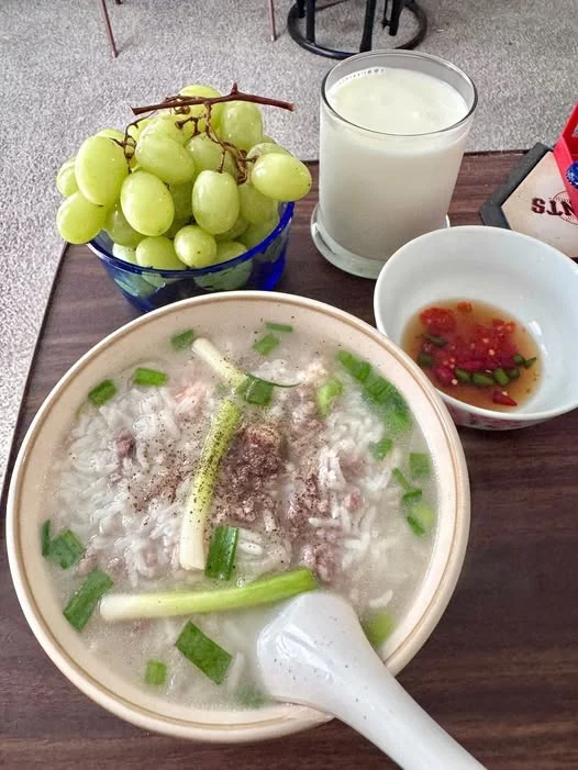 Ảnh bữa sáng từ bài Facebook của Yenlee